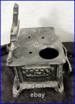 Lot Of Graycraft Cast Iron Stoves And Accessories Lot Includes Th (ezs002648)