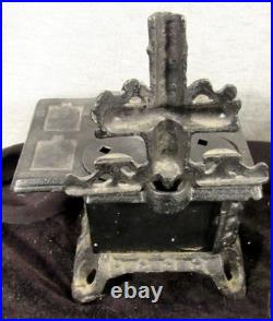 Lot Of Graycraft Cast Iron Stoves And Accessories Lot Includes Th (ezs002648)