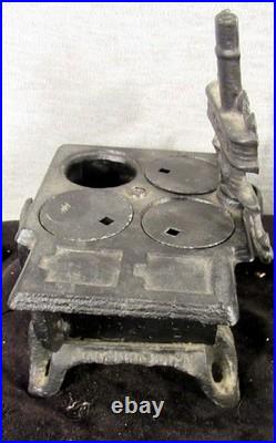 Lot Of Graycraft Cast Iron Stoves And Accessories Lot Includes Th (ezs002648)