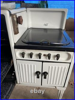 Magic Chef Antique Freestanding 4 Burner 2 Oven Enamel Cast Iron Cooking Stove