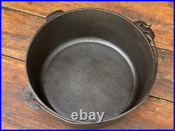 Martin Stove & Range #10 Hamburger Logo Cast Iron Dutch Oven