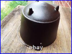 Old #7 Cast Iron 3 Leg Bean Pot with Lid, Restored