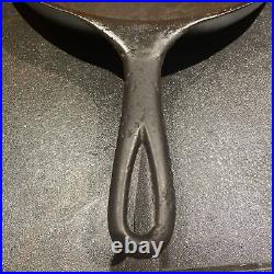 PRE-GRISWOLD ERIE #8 704 L CAST IRON SKILLET Vintage