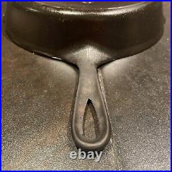 PRE-GRISWOLD ERIE #8 704 L CAST IRON SKILLET Vintage