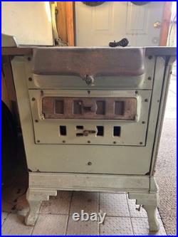 Qualified Range Co. No. 16-16 Cast Iron Range 4 Burner Baking Oven Green/White