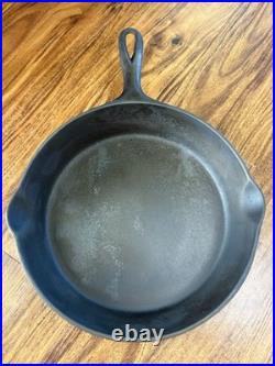 Sidney Hollow Ware Wagner Transition No. 8 Cast Iron Skillet with Heat Ring