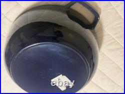Staub Cast Iron 3.75 qt, Essential French Oven Rooster Lid, Dark Blue Staub Cast Iron 3.75 qt, Essential French Oven Rooster Lid, Dark Blue