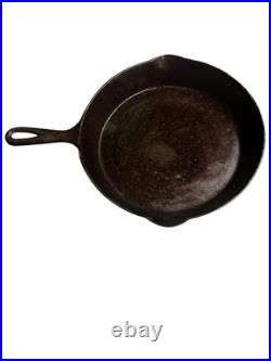 The Favorite No. 8 Cast Iron Columbus Holloware Antique Cast Iron Skillet 1890's The Favorite No. 8 Cast Iron Columbus Holloware Antique Cast Iron Skillet 1890's