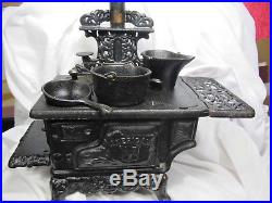 VINTAGE AMERICAN CAST IRON SALESMAN'S SAMPLE WOOD STOVE WithACCESSORIES