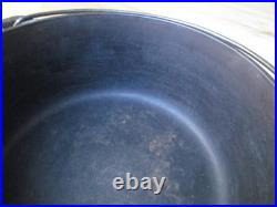 VINTAGE GRISWOLD No 8 CAST IRON TITE-TOP DUTCH OVEN #833 WITH LID