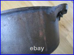 VINTAGE GRISWOLD No 8 CAST IRON TITE-TOP DUTCH OVEN #833 WITH LID