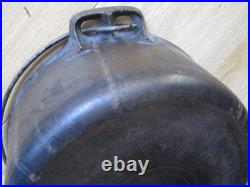 VINTAGE GRISWOLD No 8 CAST IRON TITE-TOP DUTCH OVEN #833 WITH LID