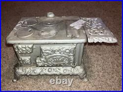 VINTAGE Kenton Brand Antique Royal Cast Iron Miniature Stove Salesman Sample VINTAGE Kenton Brand Antique Royal Cast Iron Miniature Stove Salesman Sample