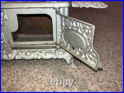 VINTAGE Kenton Brand Antique Royal Cast Iron Miniature Stove Salesman Sample VINTAGE Kenton Brand Antique Royal Cast Iron Miniature Stove Salesman Sample