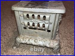 VINTAGE Kenton Brand Antique Royal Cast Iron Miniature Stove Salesman Sample VINTAGE Kenton Brand Antique Royal Cast Iron Miniature Stove Salesman Sample