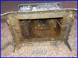 VINTAGE Kenton Brand Antique Royal Cast Iron Miniature Stove Salesman Sample VINTAGE Kenton Brand Antique Royal Cast Iron Miniature Stove Salesman Sample