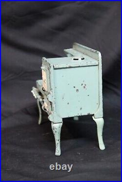 VINTAGE OLD TOY CHILD EAGLE CAST IRON MINIATURE STOVE Medium size