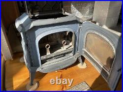 Vermont Castings Resolute Acclaim Wood Stove/ Color Blue
