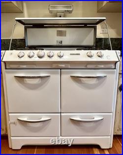 Vintage 1950s O'Keefe & Merritt Gas Stove 4 Burner with Griddle & Grillevator