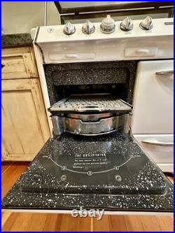 Vintage 1950s O'Keefe & Merritt Gas Stove 4 Burner with Griddle & Grillevator