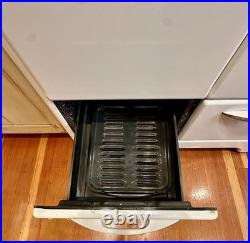 Vintage 1950s O'Keefe & Merritt Gas Stove 4 Burner with Griddle & Grillevator