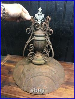 Vintage Antique Parlor Potbelly Stove Burner Cast Iron Top with Finial