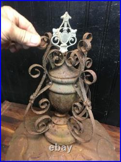 Vintage Antique Parlor Potbelly Stove Burner Cast Iron Top with Finial