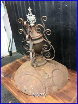 Vintage Antique Parlor Potbelly Stove Burner Cast Iron Top with Finial