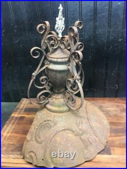Vintage Antique Parlor Potbelly Stove Burner Cast Iron Top with Finial
