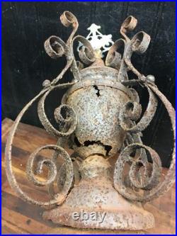 Vintage Antique Parlor Potbelly Stove Burner Cast Iron Top with Finial
