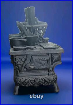 Vintage CRESCENT Cast Iron Salesman Sample Miniature Stove & Accessories