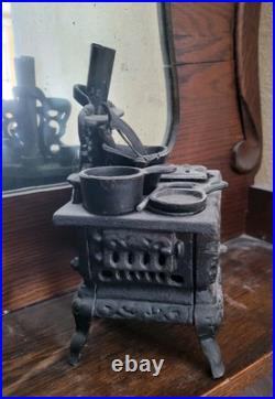 Vintage CRESCENT Cast Iron Salesman Sample Miniature Stove & Accessories