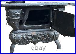 Vintage CRESCENT Miniature Stove CAST IRON Salesman Sample with Accessories