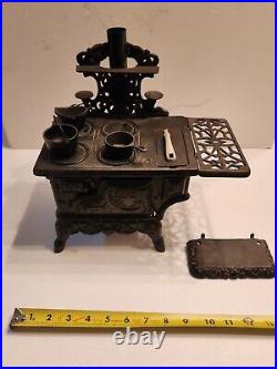 Vintage CRESCENT Miniature Toy CAST IRON Stove Salesman Sample with Accessories