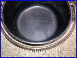 Vintage Cast Iron Griswold No. 6 Dutch Oven 2605 with Griswold Logo Lid Nice Shape