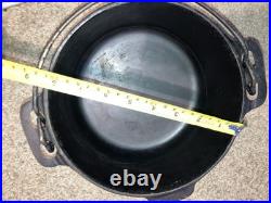 Vintage Cast Iron Griswold No. 6 Dutch Oven 2605 with Griswold Logo Lid Nice Shape