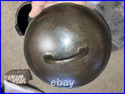 Vintage Cast Iron Griswold No. 6 Dutch Oven 2605 with Griswold Logo Lid Nice Shape
