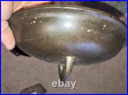 Vintage Cast Iron Griswold No. 6 Dutch Oven 2605 with Griswold Logo Lid Nice Shape
