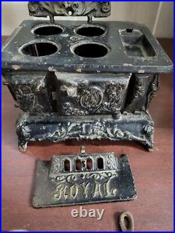 Vintage Cast Iron Miniature The Royal Stove & Range Co Greenville, OH 7W Demo Vintage Cast Iron Miniature The Royal Stove & Range Co Greenville, OH 7W Demo