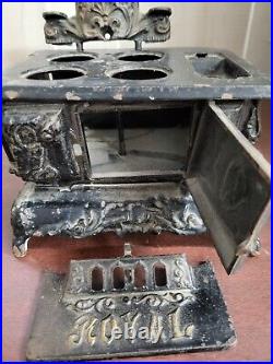 Vintage Cast Iron Miniature The Royal Stove & Range Co Greenville, OH 7W Demo Vintage Cast Iron Miniature The Royal Stove & Range Co Greenville, OH 7W Demo