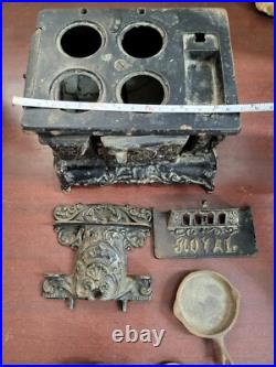 Vintage Cast Iron Miniature The Royal Stove & Range Co Greenville, OH 7W Demo Vintage Cast Iron Miniature The Royal Stove & Range Co Greenville, OH 7W Demo