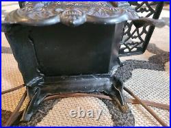 Vintage Crescent cast iron salesman sample stove with accessories lamp