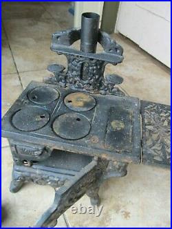 Vintage LARGE Toy Victorian Cast Iron Crescent Cooking Stove & MANY Accessories