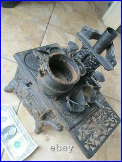 Vintage LARGE Toy Victorian Cast Iron Crescent Cooking Stove & MANY Accessories