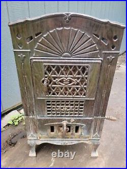 Vintage Montgomery Ward Homesteader Windsor Wood/Coal Burning Parlor Heater