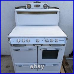 Vintage O'Keefe & Merritt Stove with 4 burners + Griddle +Grillevator +Oven