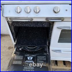 Vintage O'Keefe & Merritt Stove with 4 burners + Griddle +Grillevator +Oven