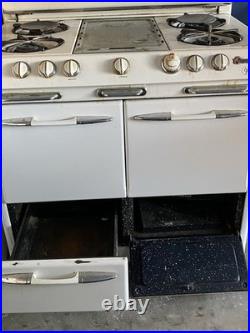 Vintage O'Keefe & Merritt Stove with 4 burners + Griddle +Grillevator +Oven