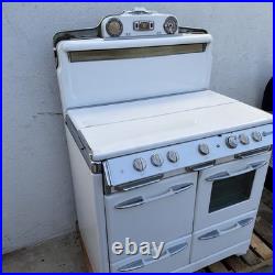 Vintage O'Keefe & Merritt Stove with 4 burners + Griddle +Grillevator +Oven