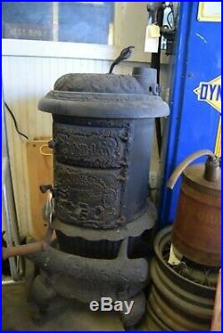 Vintage Ornate Round Oak Cast Iron Stove P. D. Beckwith Model D16